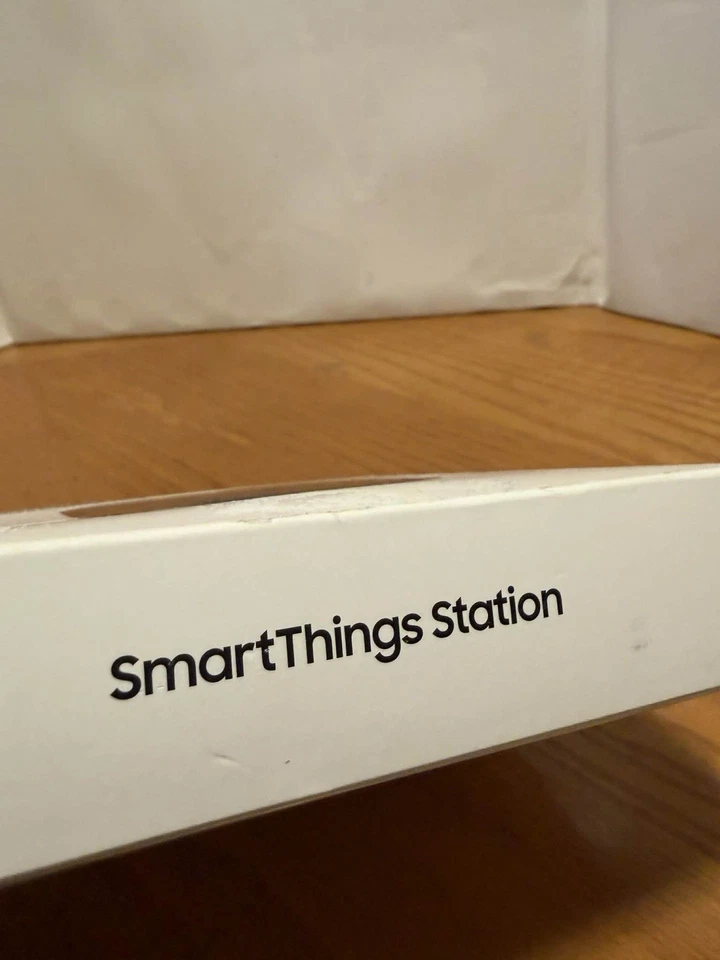 Samsung SmartThings Station 15W Wireless Charging Hub - Black Brand - Image 2 of 4
