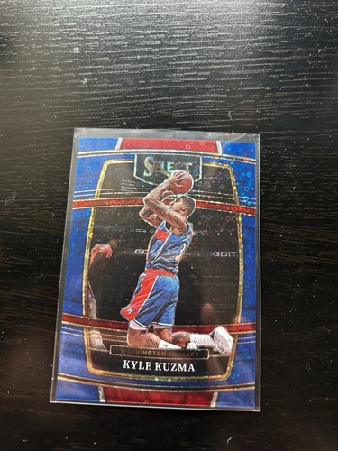 2021-22 Panini Select Concourse Kyle Kuzma #70 Blue Disco Prizm /25