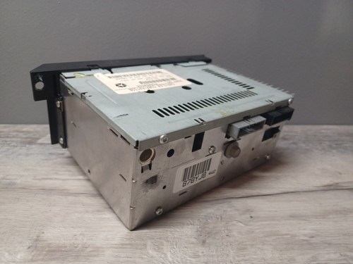 1984 - 2002 Chrysler Dodge Jeep AM/FM cassette radio part # P04858556 NICE!!! - Picture 2 of 8