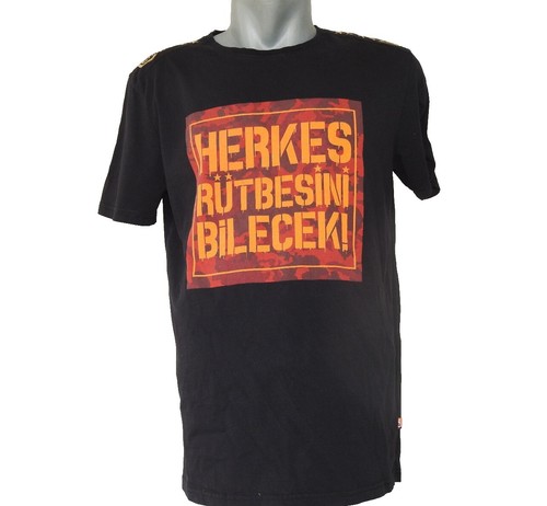 Size M Galatasaray AS International Club Soccer Fan Shirts