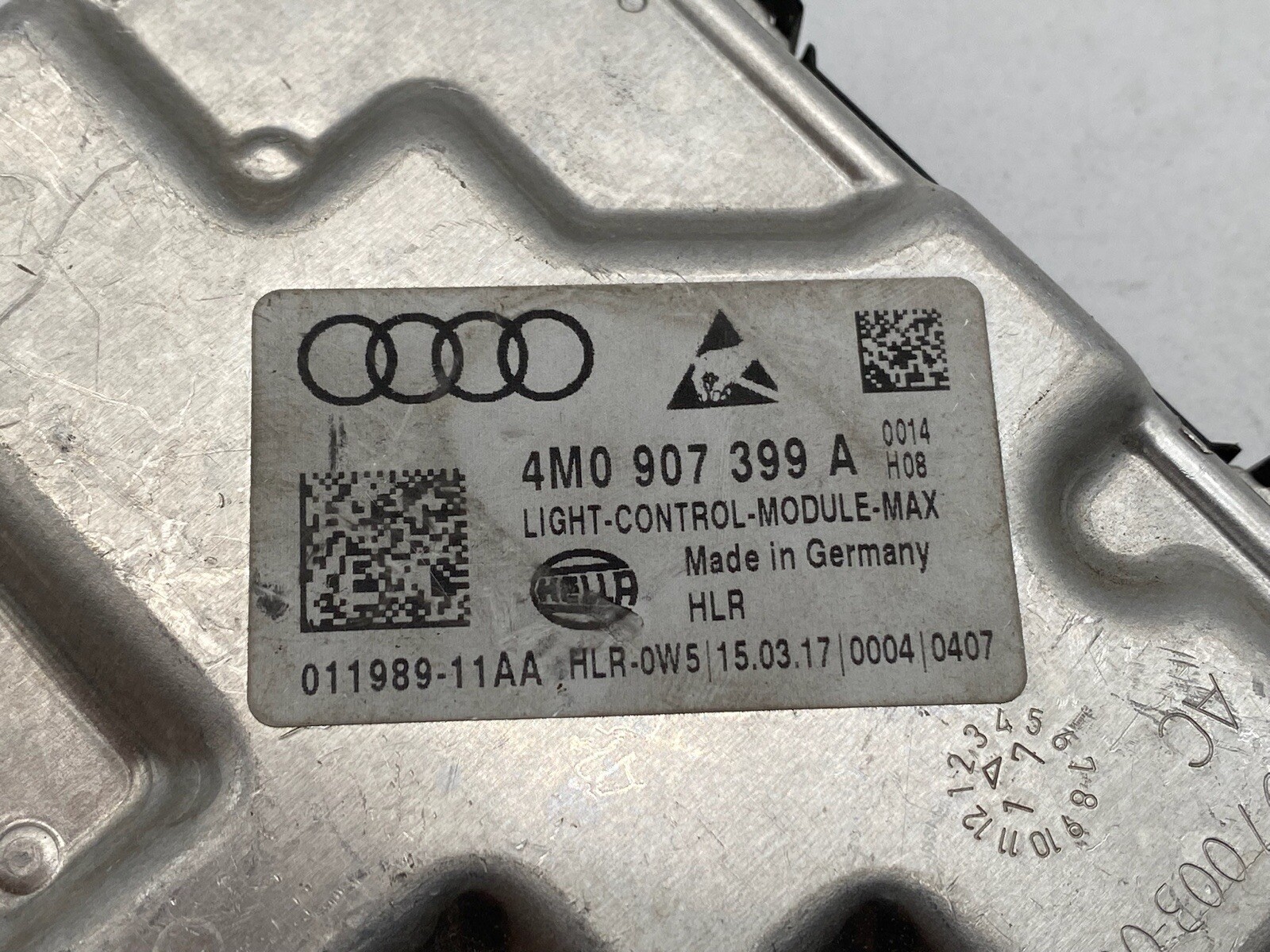 OEM Bentley Bentayga Xenon Headlight Ballast Control Module OEM 4M0 907 399 A