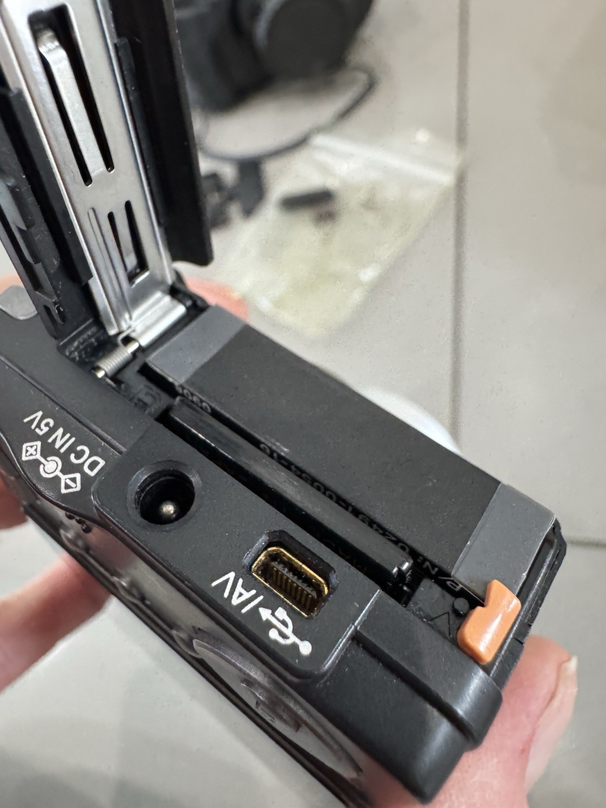 SeaLife DC1000 Digital Underwater Camera With Accessories