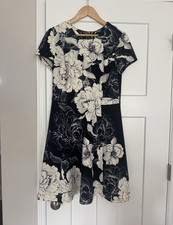 Eliza J Women’s Fit & Flare Dress Black/White Floral Short Sleeve Size 10