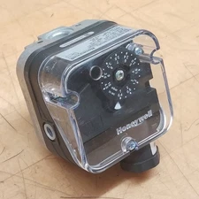 Honeywell C6097A3004 Gas Pressure Switch, .4-4", 1/4" NPT, Auto Reset - NEW