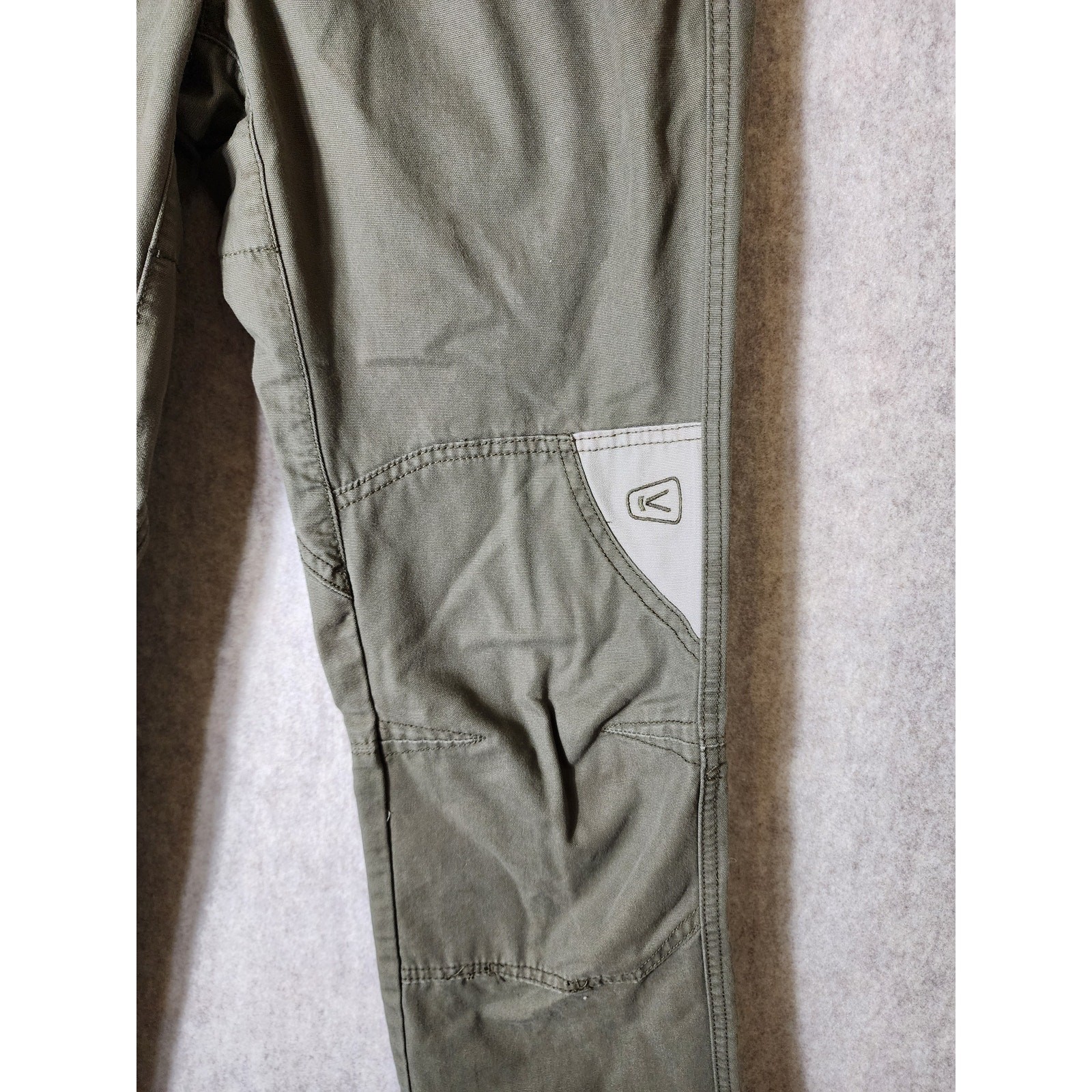 Pantaloni outdoor attivi al ginocchio KEEN Green Slacker pesanti rinforzati taglia XS (28" vita)