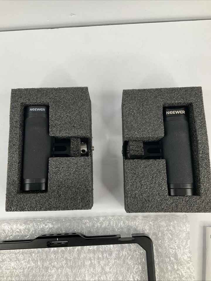 NEEWER Universal Phone Cage Kit With Dual Handle PA009(Read Description) - Image 3 of 4