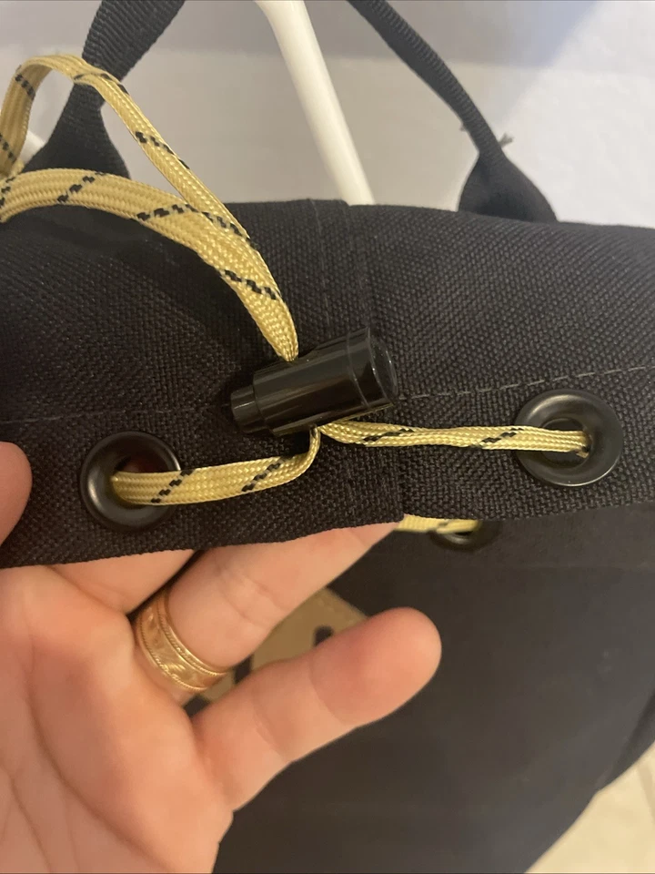 Mochila RARA REI Staff 2014 negra con cordón con fondo de cuero Foto 4 de 4