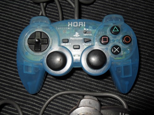 Playstation 1 (PS1) 2 (zwei) Hori Vibrating Controller klar getestet/blau funktioniert - Bild 2 von 6