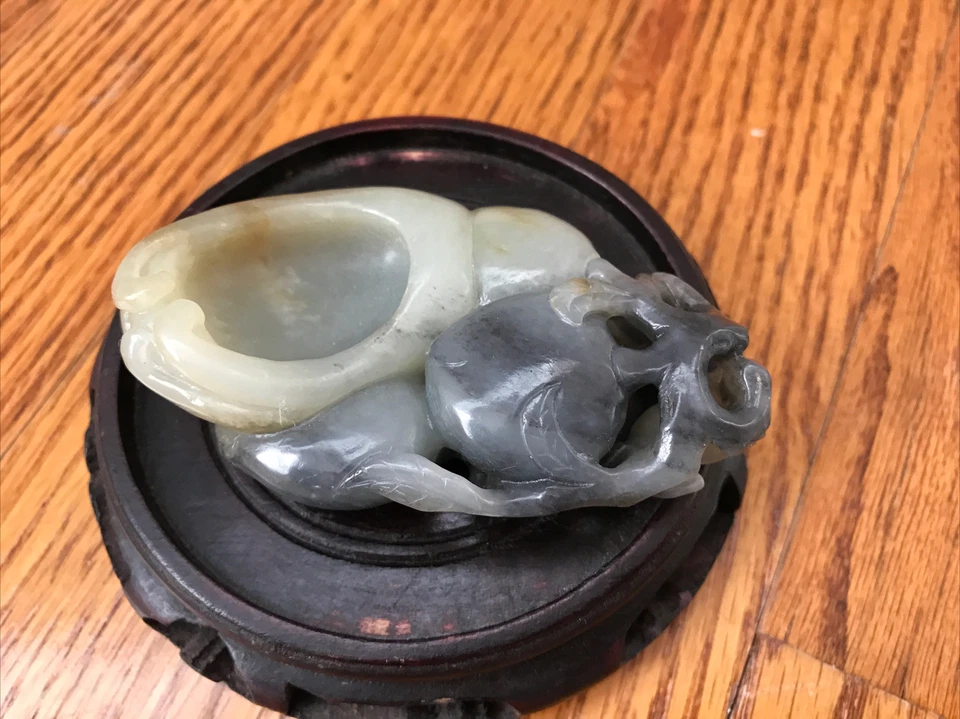 Antigua lavadora tallada en jade hetiano blanca y negra 82,5 g Qing 籽料和田玉 Foto 3 de 4