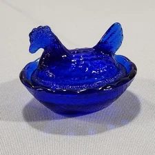 VINTAGE Style MINI COBALT BLUE GLASS HEN CHICKEN NEST SALT CELLAR Basket