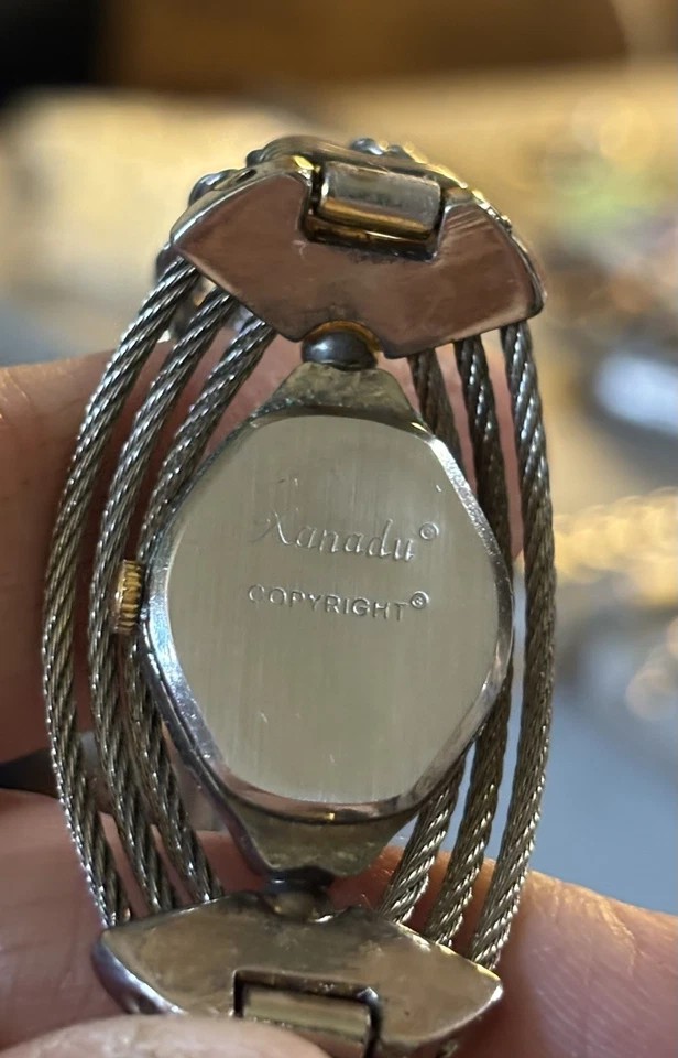 Reloj Xanadu Cuarzo Damas Tono Dorado y Plata con Estrás 7" Foto 4 de 4