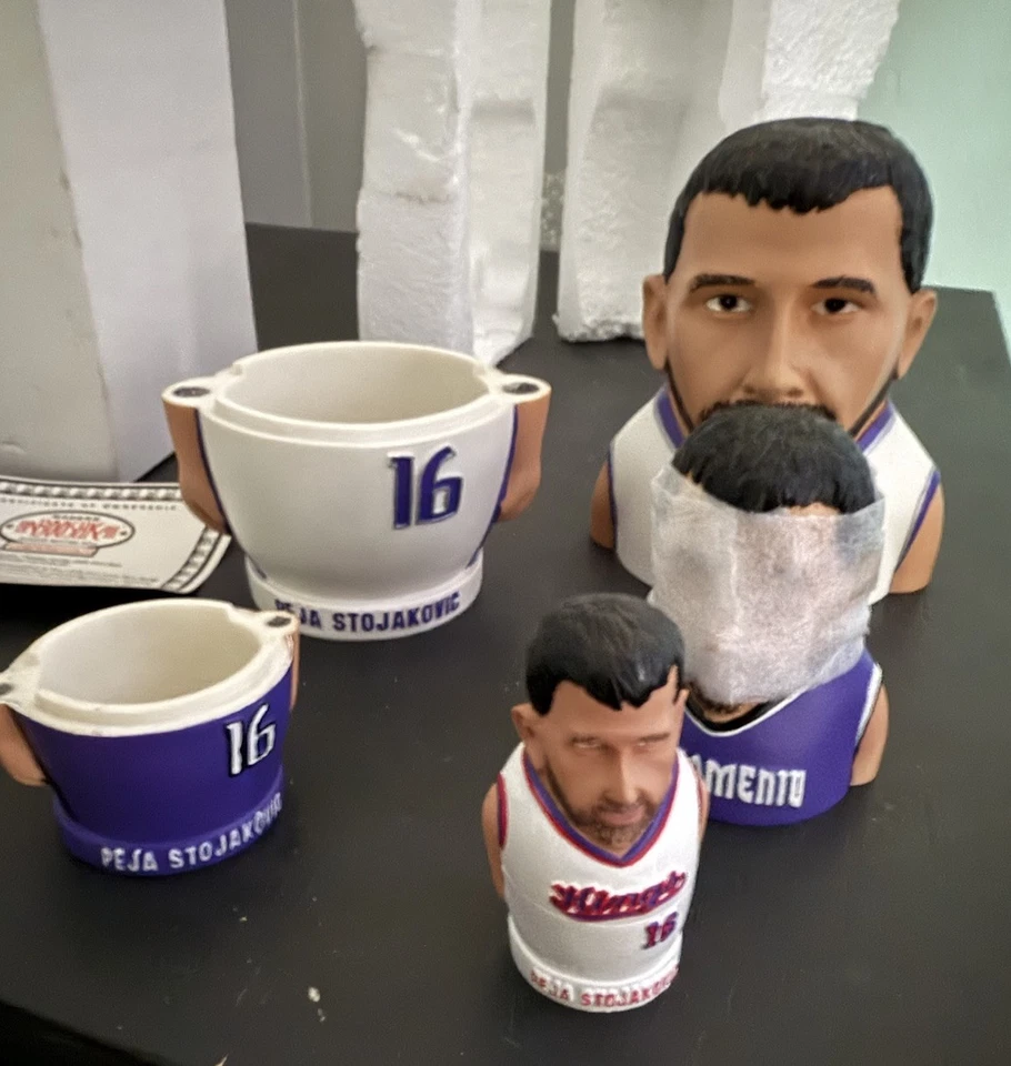 Bonecas de aninhamento russas Peja Stojakovic Sacramento Kings Babooshkah 2004 - Imagem 4 de 4