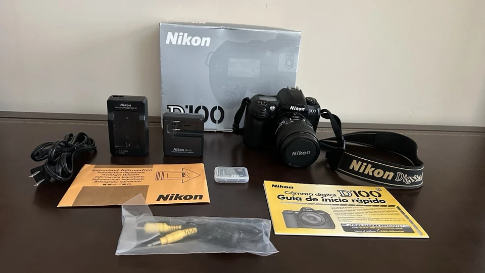 Cámara Nikon D100 con lente macro AF Micro Nikkor 60 mm 1:2,8 D Foto 2 de 4