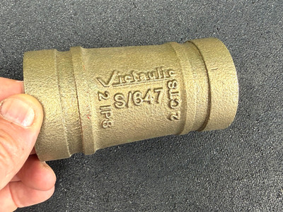 Victaulic F020647CGG FireLock Style S/647 - 2'' Grooved Dielectric Nipple Fitting