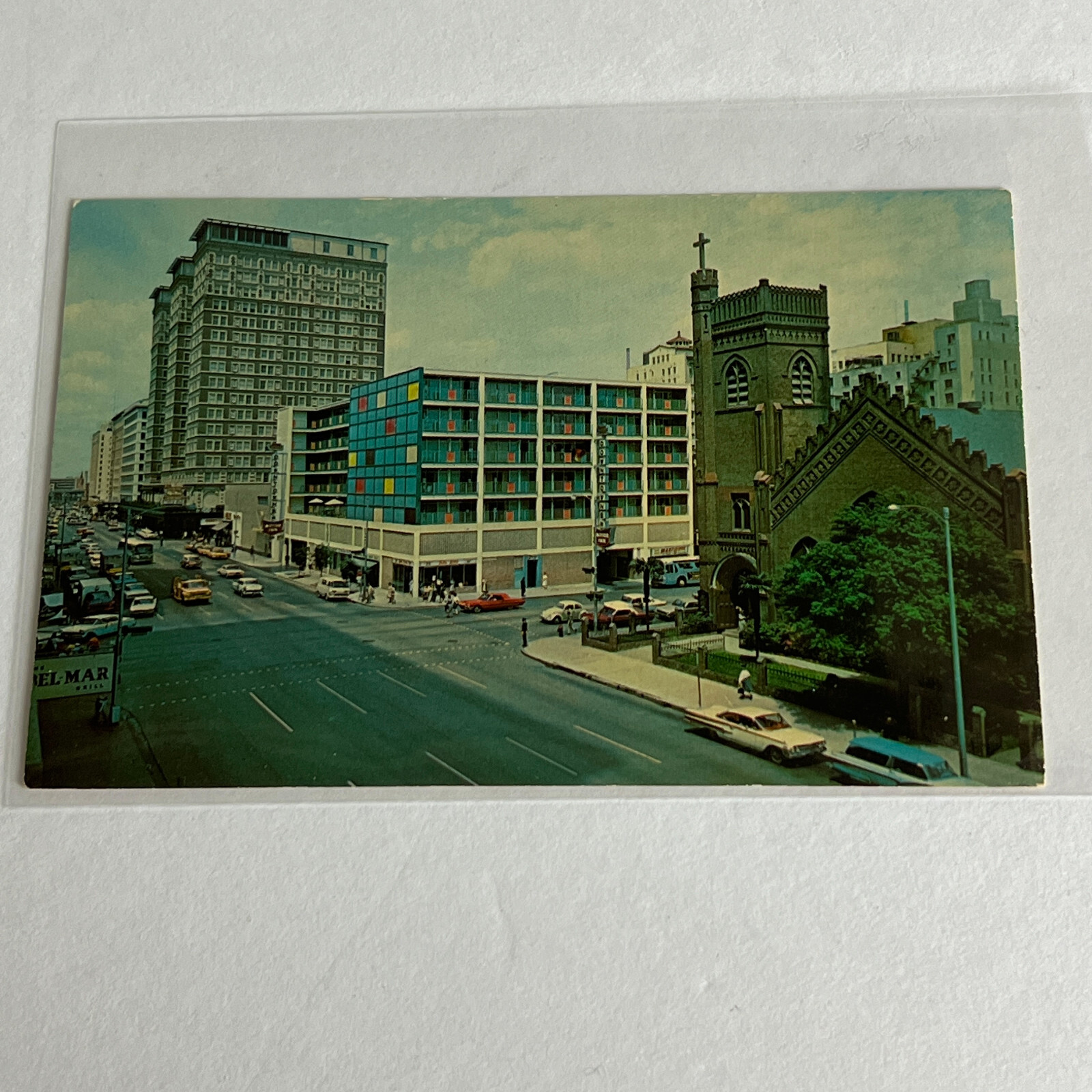 Foto 1 di 4