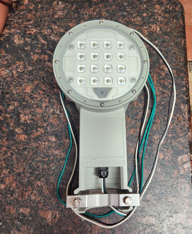 NIB Yard Lite- EnergyLite SecureLite II Gen2 Built In Photo Cell LED 50w 4000k