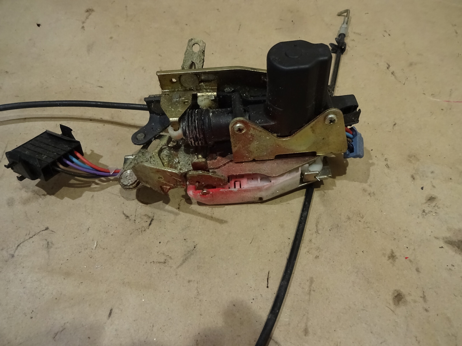 Ferrari 355,348 LH Door Lock/Actuator/Cable DAMAGE- Part# 64312600