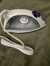 Proctor Silex 17150Y Non-stick Steam Iron