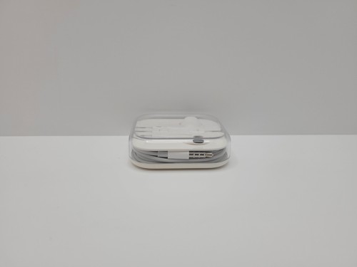 Apple Original EarPods (3.5mm Headphone Plug) in box - MWU53AM/A - Photo 3 sur 3