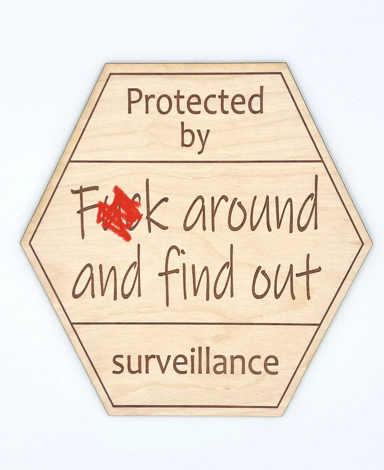 "Letrero grabado en madera protegido por F&*k alrededor y descubre 8""" Foto 3 de 4