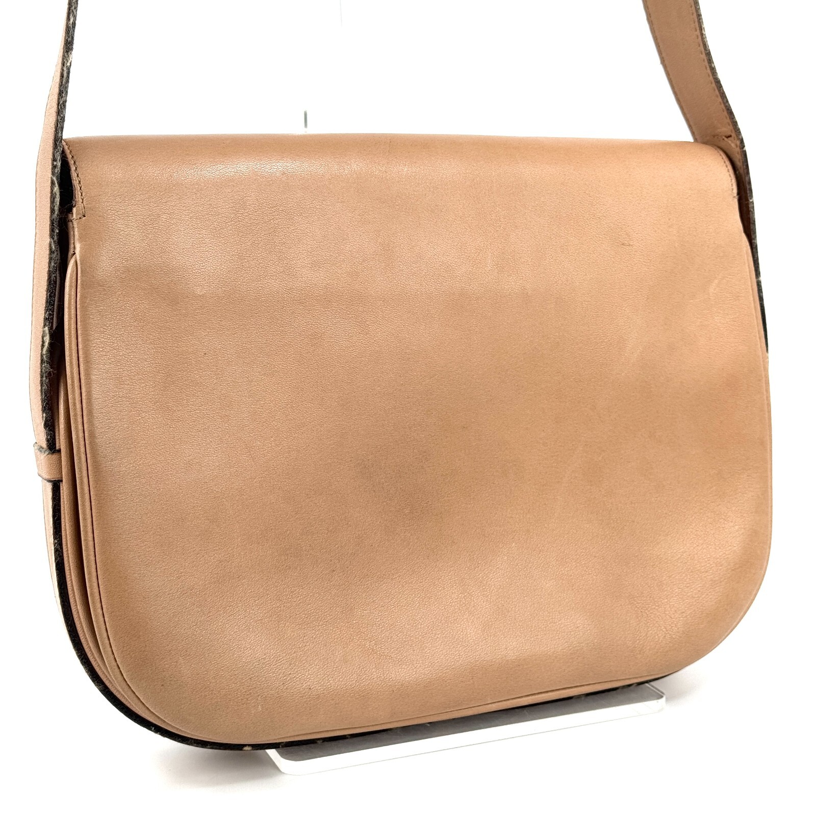 CELINE Classic Shoulder Bag Medium Camel Leather — image 4