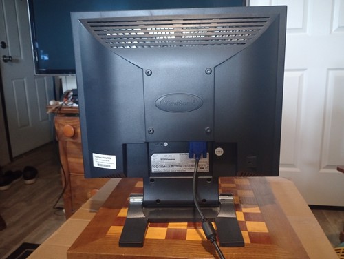ViewSonic VA702b LCD Monitor, Used in Very Good Condition - Picture 4 of 6