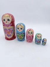 VTG Beautifully Hand Painted Russian Nesting Dolls 5pc Wooden Matryoshka Dolls