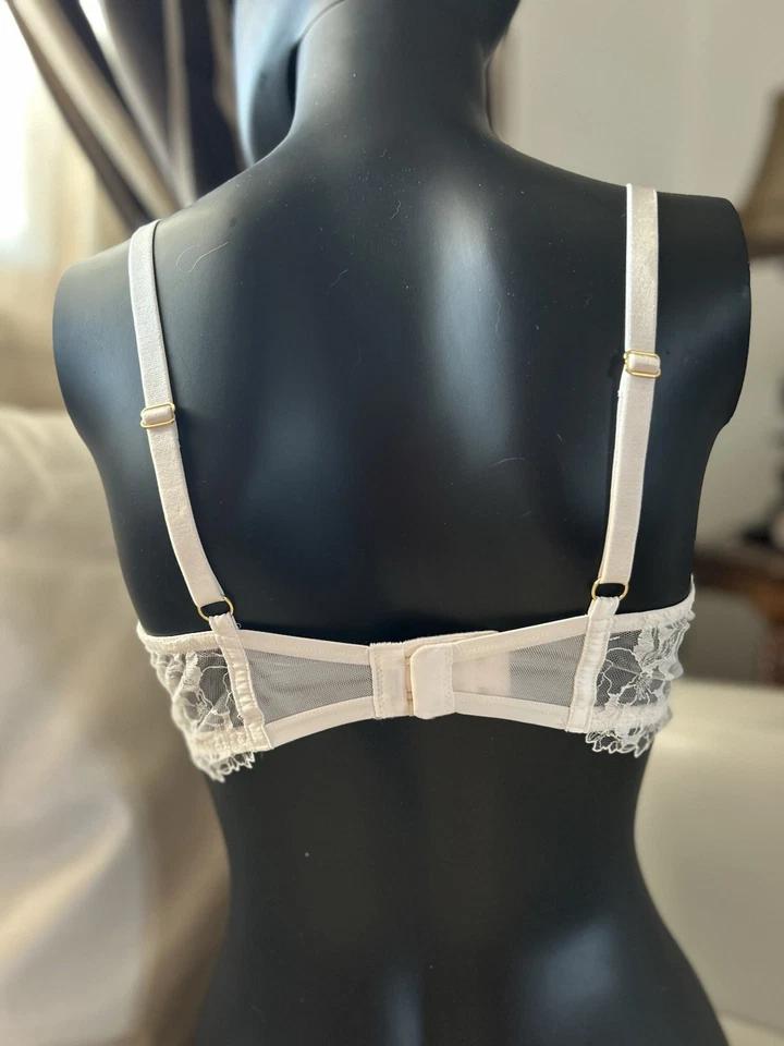 Sujetador Victoria Secret 34D Sin Forro Demi Marfil Encaje Con Aros Correas Ajustables Foto 3 de 4