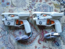 2 InterAct StarFire LightBlaster light gun controllers (Sega Dreamcast) Tested!