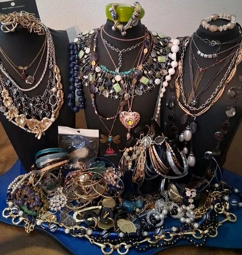 82+Pc Vtg-Now Necklaces & Bracelets Some Signed Estate Costume Jewelry 6# LT18
