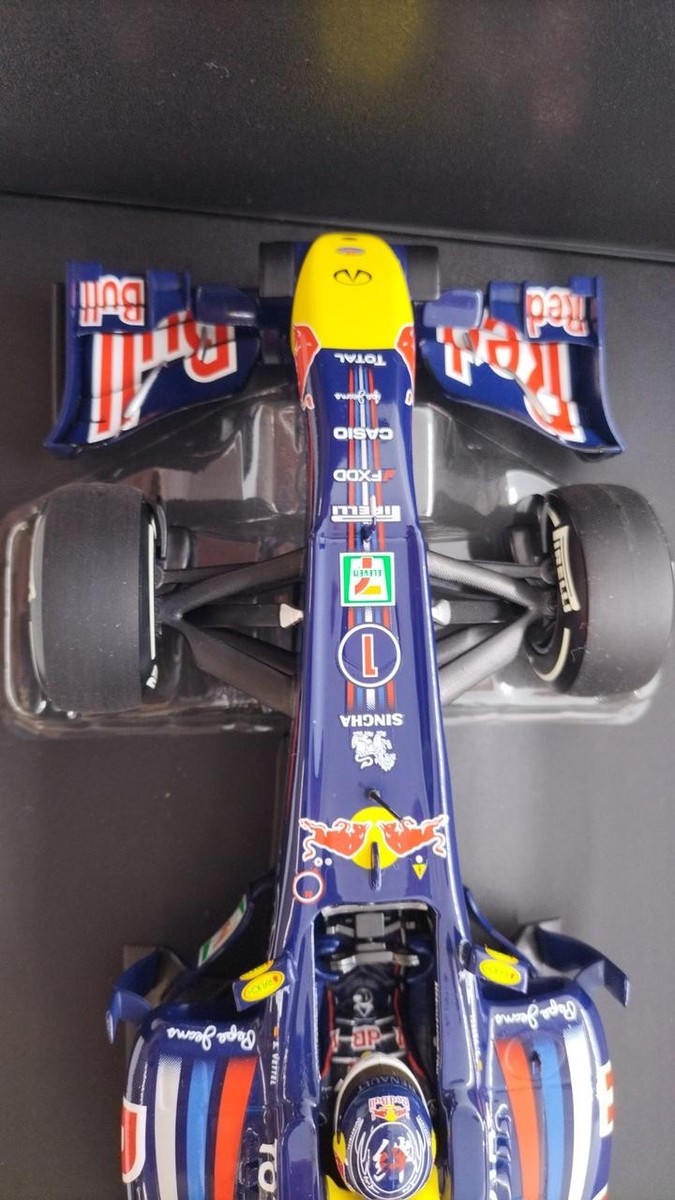 ミニチャンプス F1 Red Bull Racing RB7 1/18 ミニチャンプス F1 Red Bull Racing RB7 1/18 Minichamps Red
