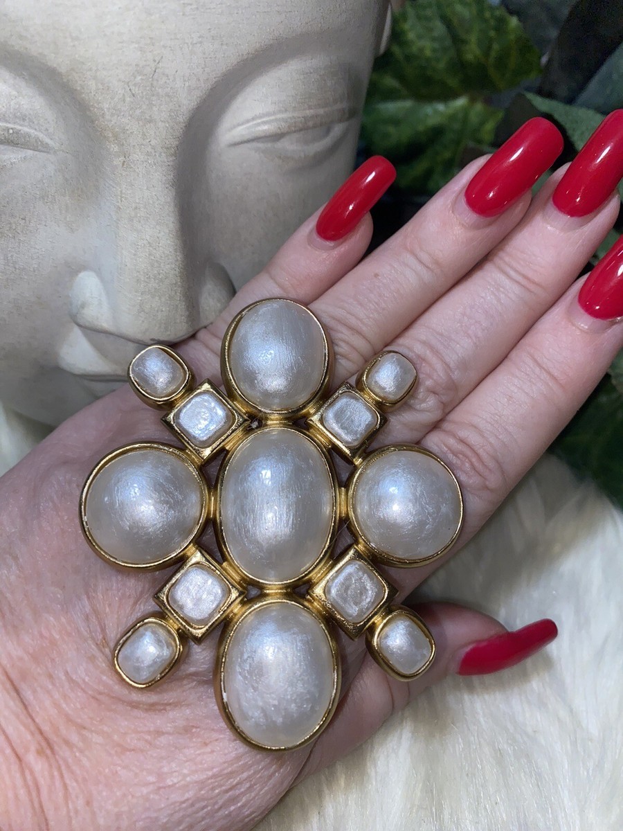CHANEL ブローチ　BIG Coco Chanel Vintage Huge 3 X 3 Inch Glass Pearl Rare Stunning