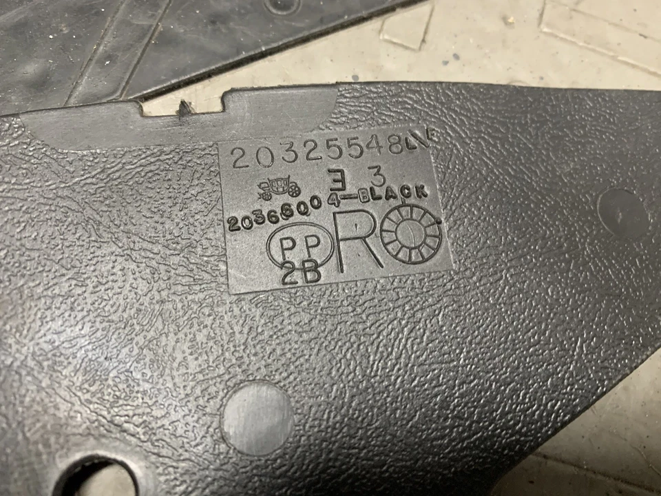 Protector reclinable de bisagra de asiento con canastilla delantera tipo T Grand National Regal 1978-1987 Foto 2 de 4