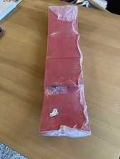 Kleines, gebogenes Regal in rot aus Holz von R&S Möbel, Größe:60 x 14 cm,  neu 