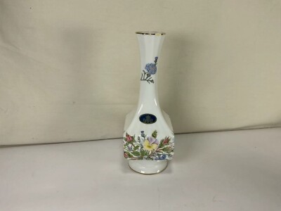 WW71 Vintage Aynsley Bone China Very Beautiful Vase Well Preserved For Gift