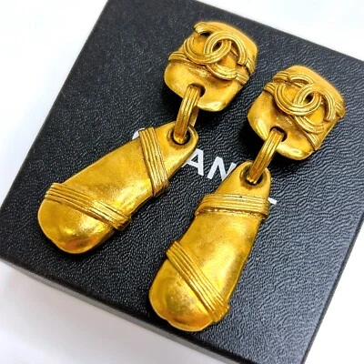 Boucles d'oreilles clips CHANEL plaqué or logos CC balançoire carrée vintage ... - Photo 1/4