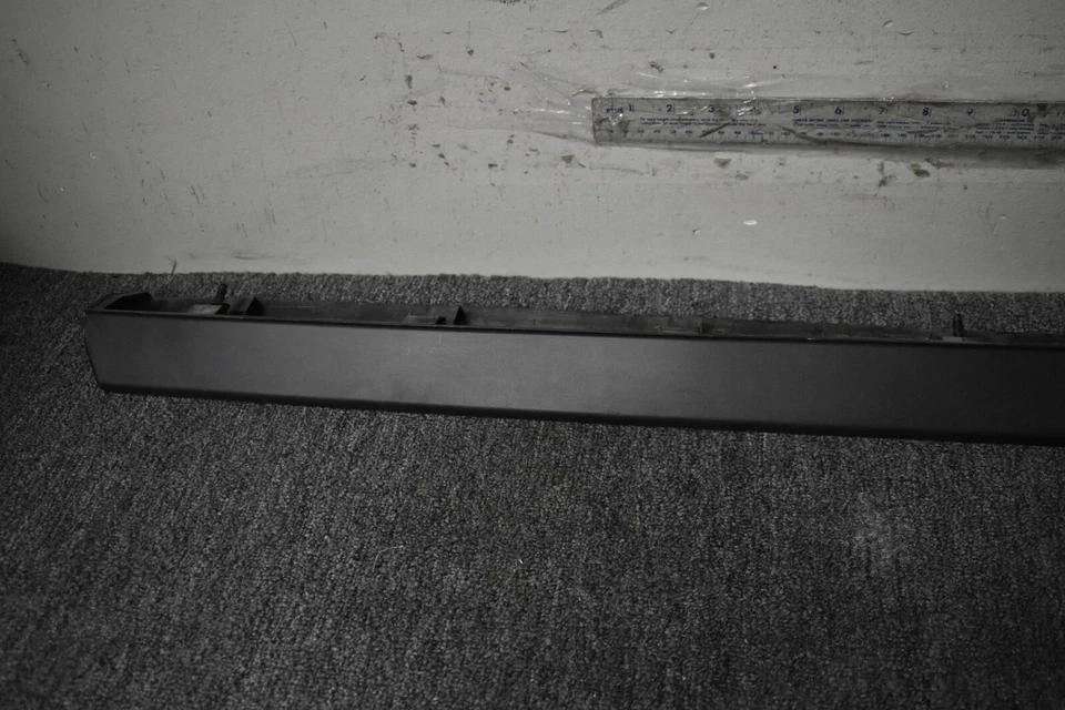 2016-2019 INFINITI QX60 RIGHT SIDE FRONT DOOR MOLDING FACTORY OEM - Image 2 of 4