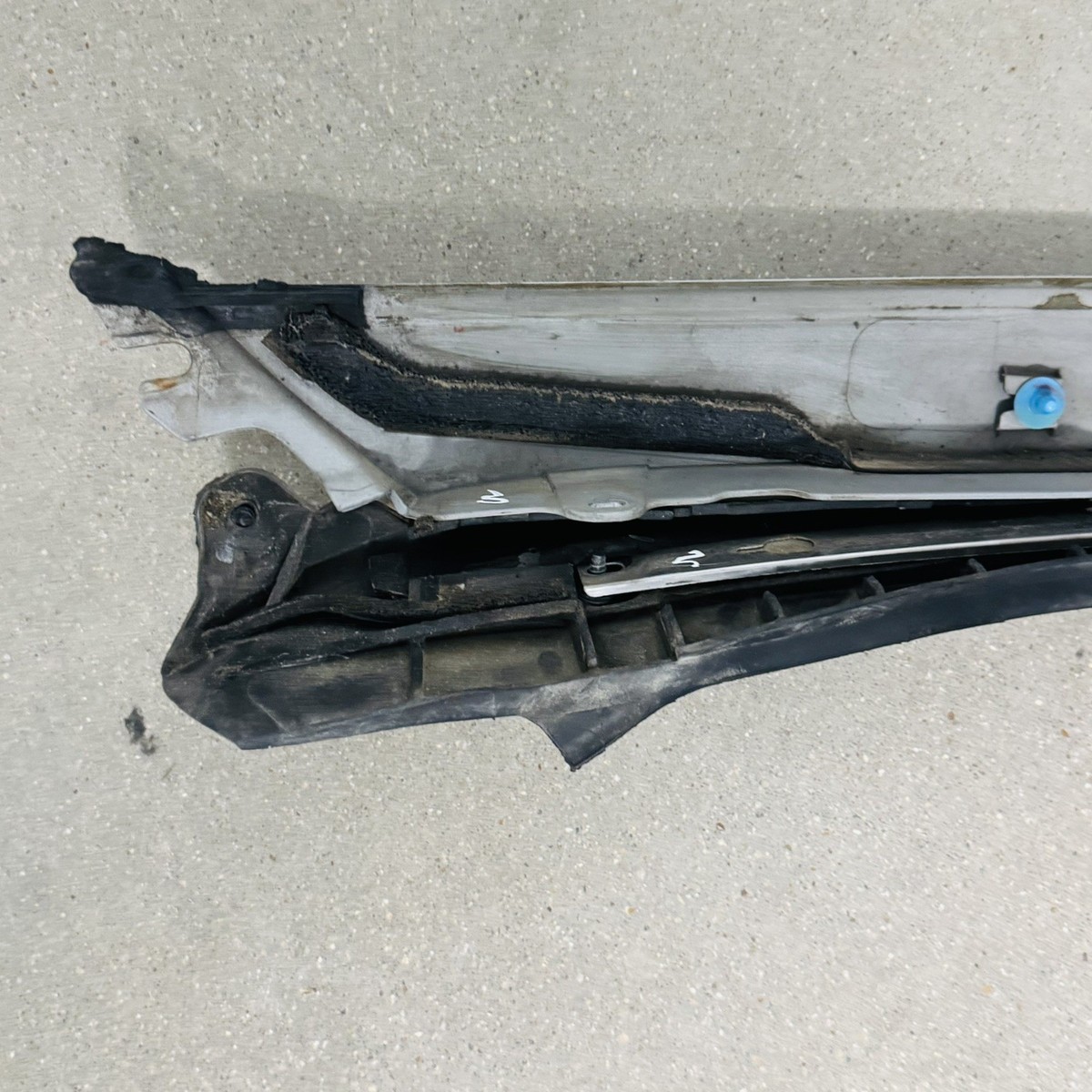 ✓ 2003-2008 Nissan 350Z Coupe Right Exterior Pillar Trim