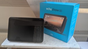 Amazon Echo Show 8 (1. Generation) Alexa Smart Display Lautsprecher schwarz