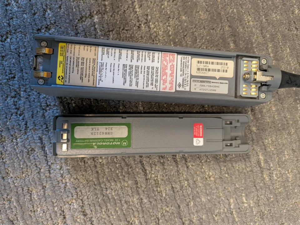 TELÉFONO CELULAR MOTOROLA VINTAGE DYNATAC 8000M LADRILLO CellularOne F09LFD8438AG Foto 2 de 4