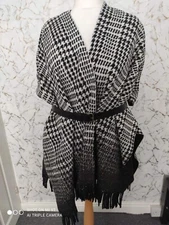 Light Grey Checkered Poncho – Stylish and Cozy Shawl, without belt, Perfect 🎁