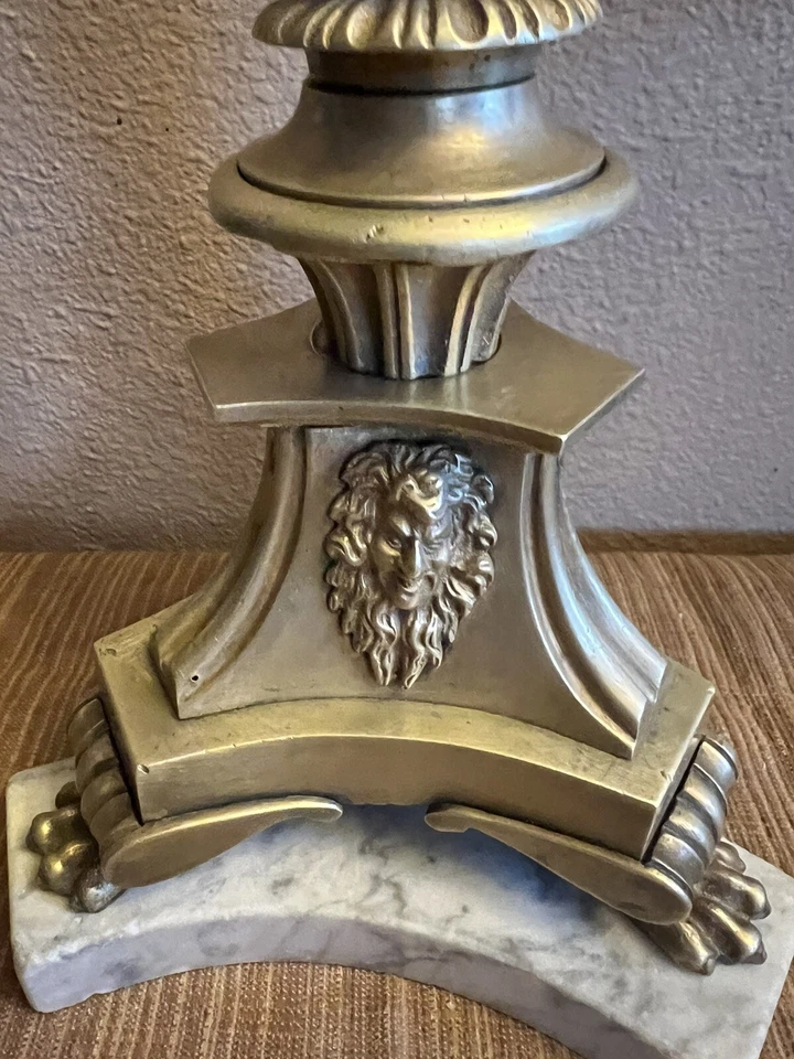 Antigua figura de candelabro francés de heces con base de mármol rara con garras en sus patas Foto 2 de 4