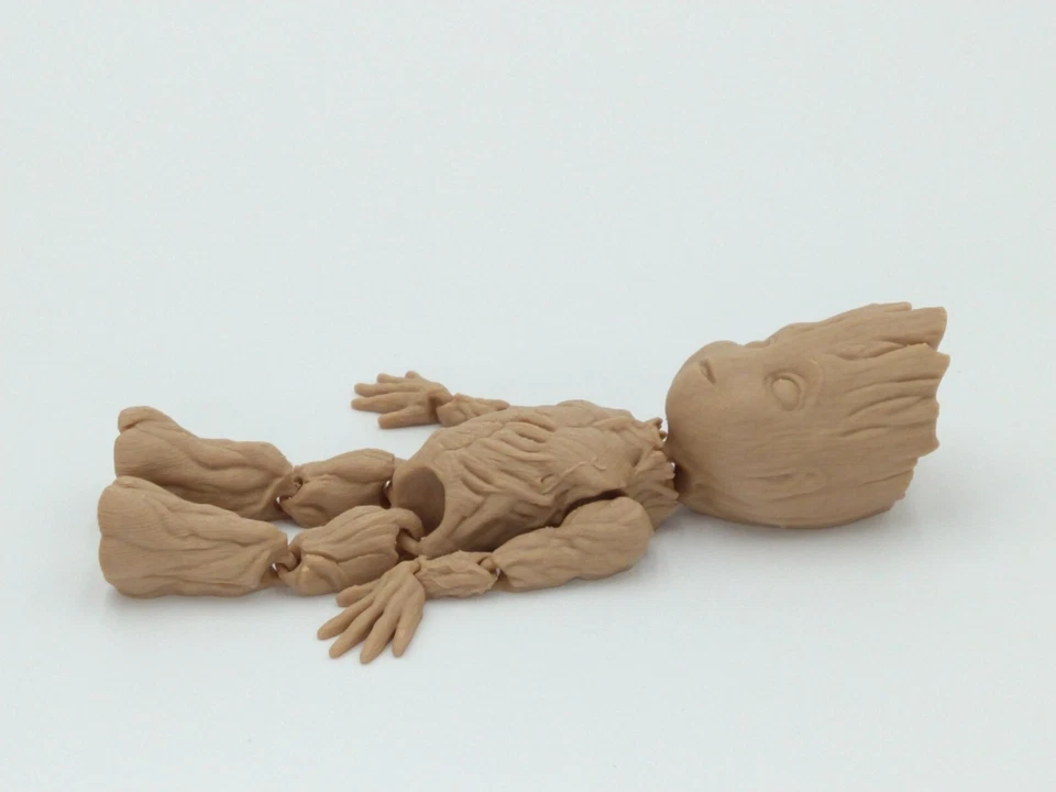 Figura BABY GROOT Articulada Madera Flexi PLA 6" Figura Impresa en 3D Foto 3 de 4