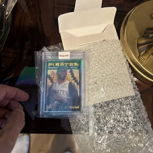 2021 TOPPS PROJECT 70 #407 ROBERTO CLEMENTE by CHUCK STYLES AP SILVER FRAME28/51