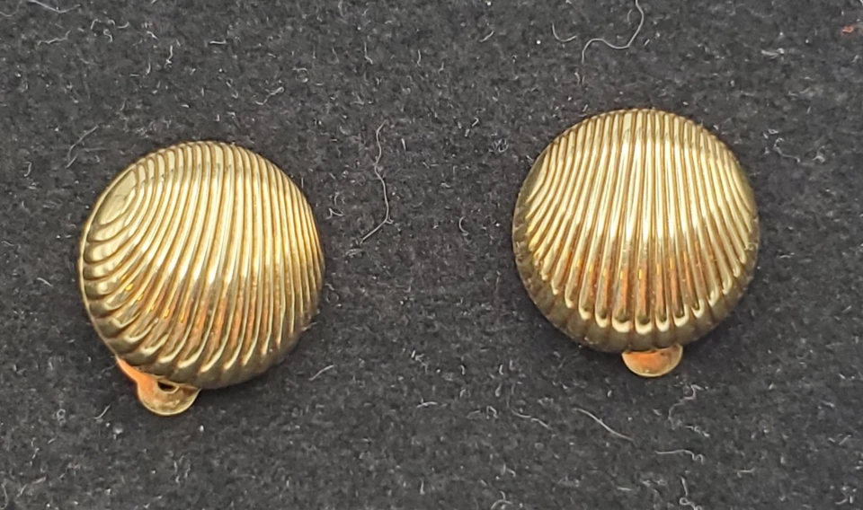 Vintage 14K Yellow Gold Round Shell Clip On Earrings 7 grams - Image 2 of 4
