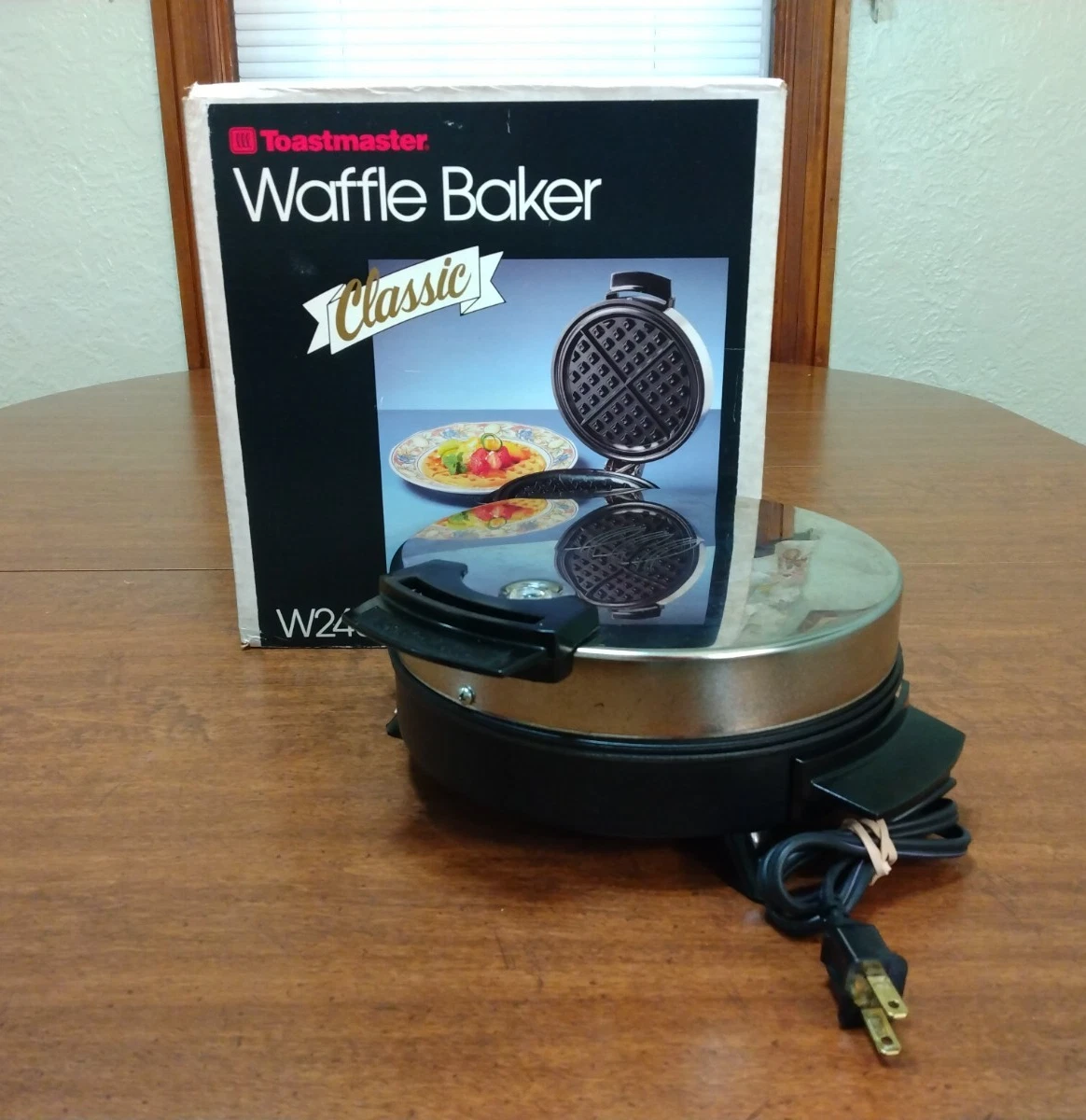 Vintage Toastmaster W252 Waffle Baker Maker Chrome Iron Round Non-Stick USA