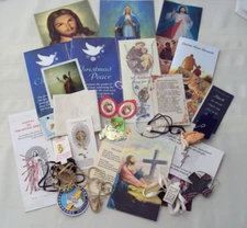 VINTAGE TO NOW LOT OF ASSORTED RELIGIOUS ITEMS INCLUDING A VESTMENT   #TG