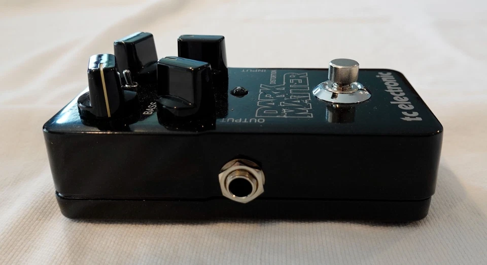 Pedal efecto distorsión para guitarra TC Electronic Dark Matter Foto 4 de 4