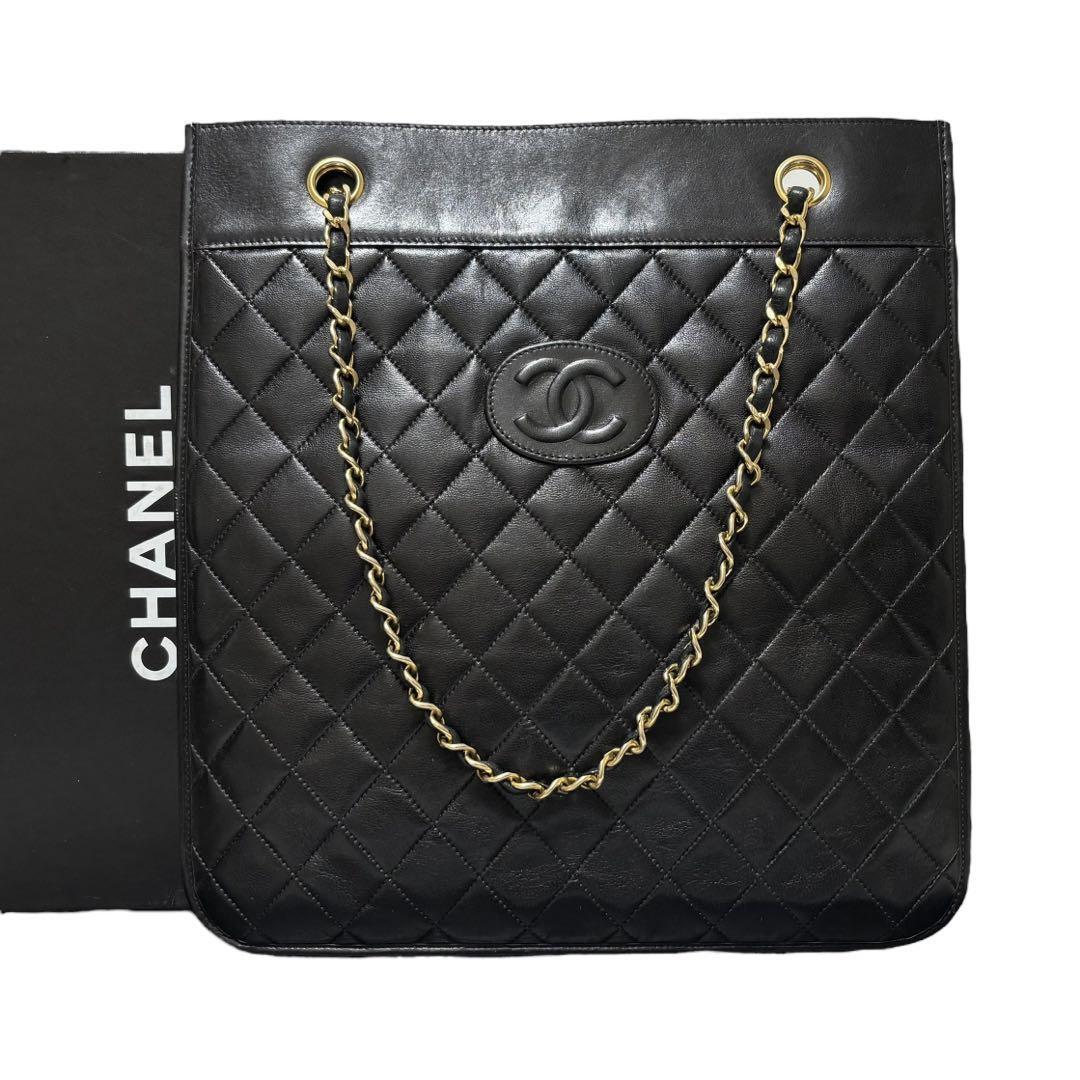 Authentic Chanel lambskin chain shoulder bag handbag good