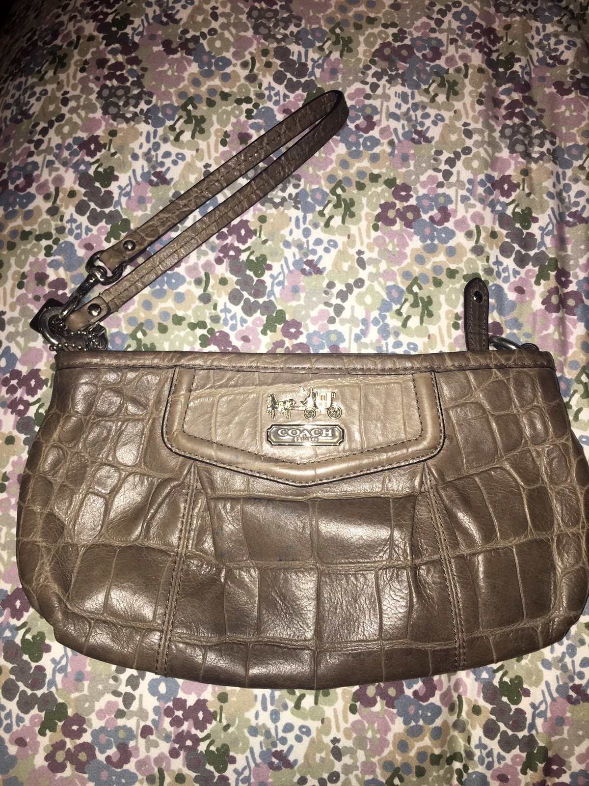 Classic coach wristlet Gem